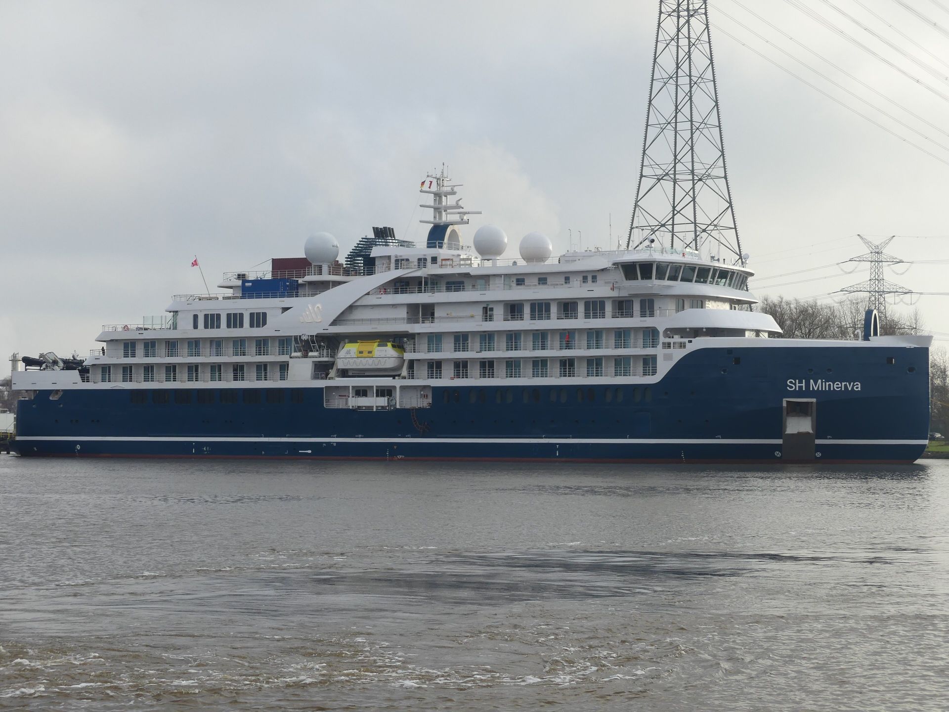 Swan Hellenic's SH Minerva, name visible on the hull, passing Ostermoor on the Kiel Canal in December 2021