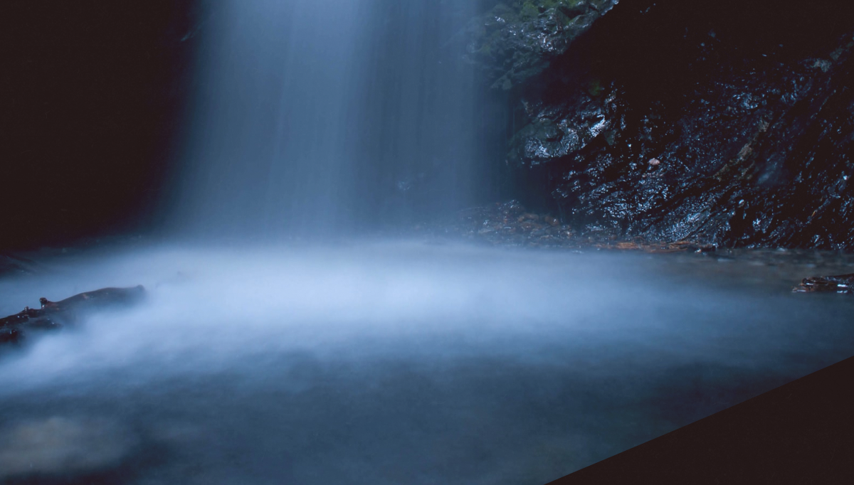 CSS Image Effects - Angled full-width image mask