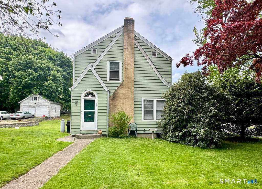 Shingled home with green shutters at 262 Hamilton Avenue